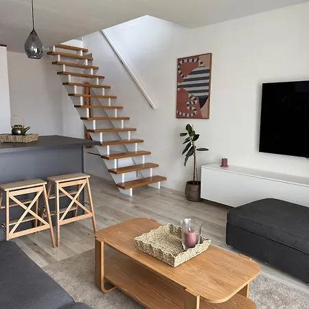 Cozy Maisonette With Stunning Panorama شقة براغ